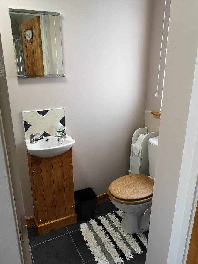 En-Suite Bedroom In A Quiet Bungalow Porthmadog Eksteriør bilde